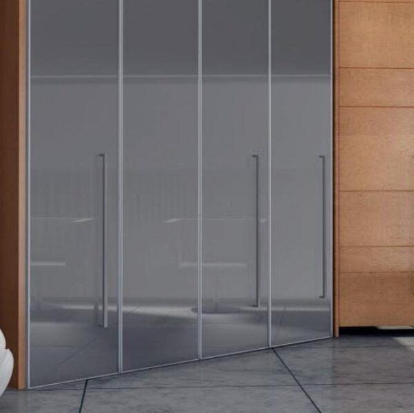 Aluminium profile with glass
